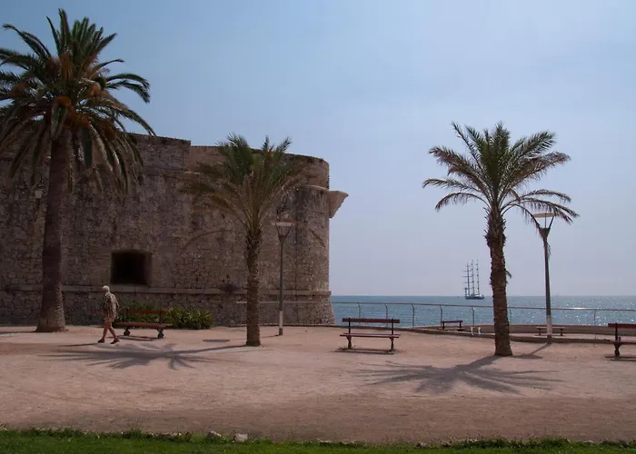 Confort, Chic & Spacieux De Les Pins & Juan-les-Pins